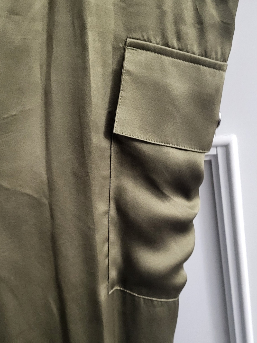 Joie Yolanda Women's Cargo Jogger Pants in Olive 100% Silk - L - Picture 5 of 8